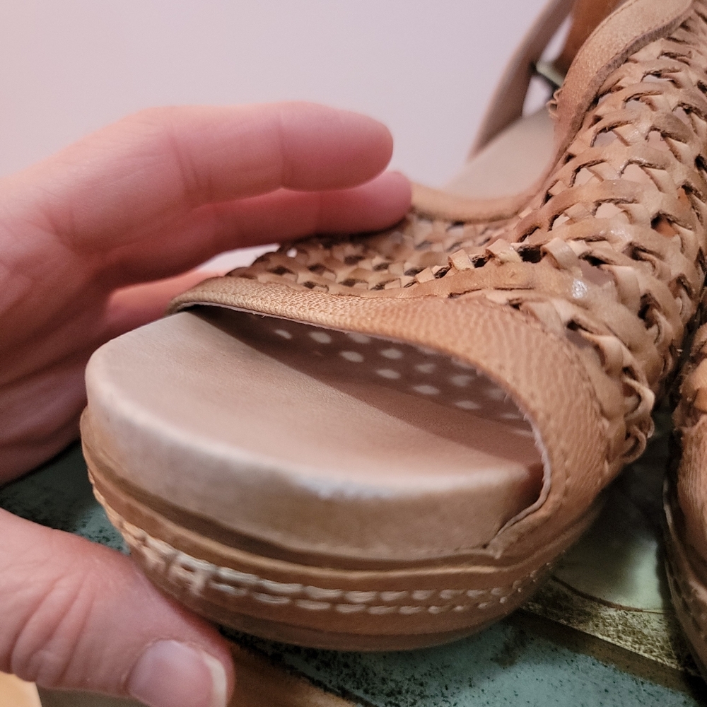 Antelope  Woven Tan Leather Wedge Sandals Size 7 - Picture 6 of 8
